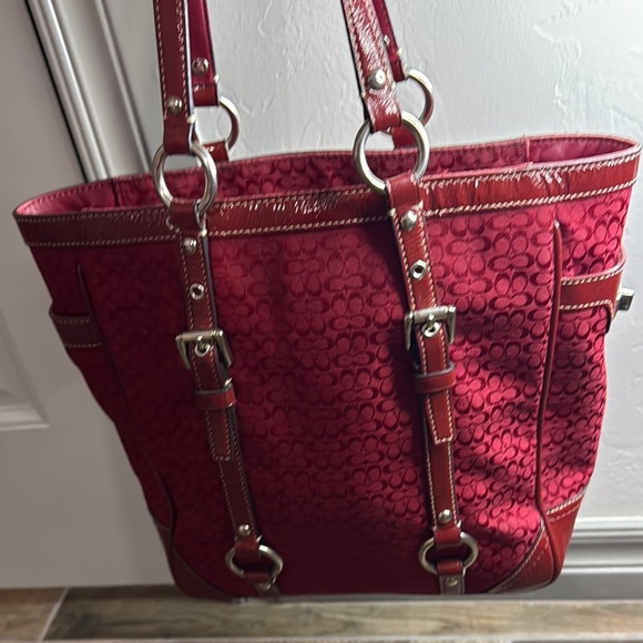 Vintage Coach Elegant Red Tote Bag - Picture 2 of 7